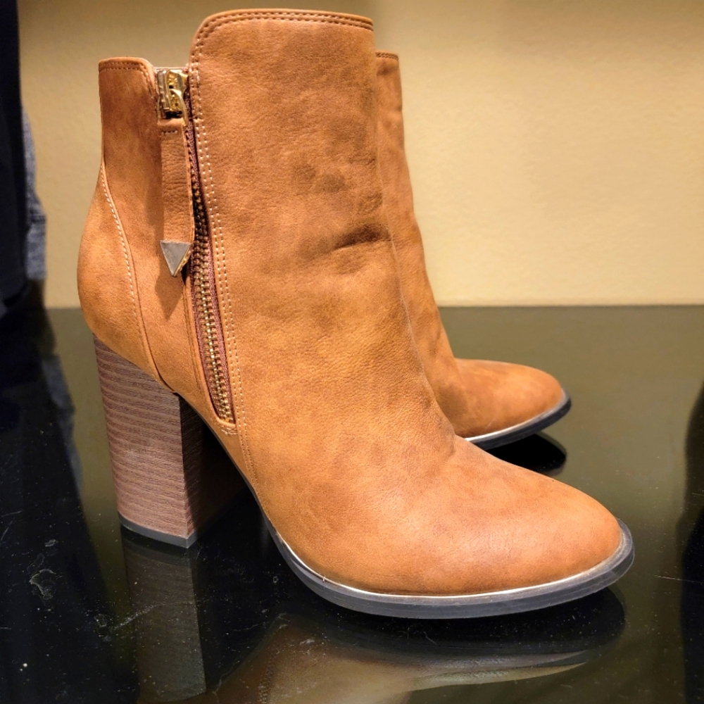 Guess boots